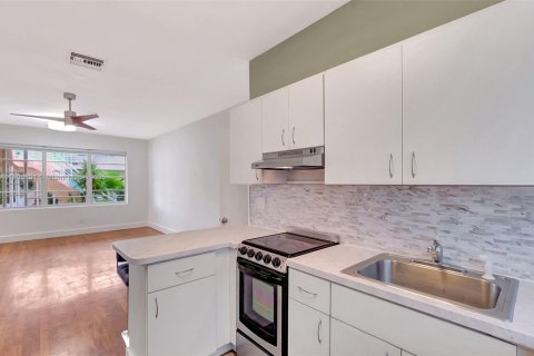 Condominio en venta en Miami Beach, Florida, 1 dormitorio, 70.88 m2 № 1952098 - foto 14
