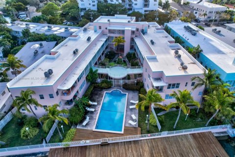 Condominio en venta en Miami Beach, Florida, 1 dormitorio, 70.88 m2 № 1952098 - foto 3