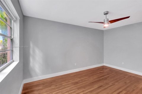 Condominio en venta en Miami Beach, Florida, 1 dormitorio, 70.88 m2 № 1952098 - foto 22