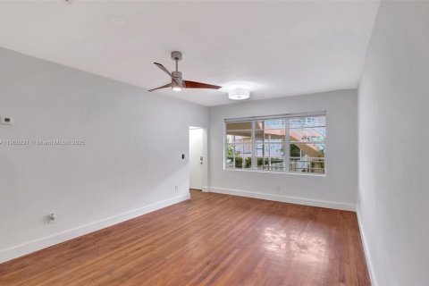 Condominio en venta en Miami Beach, Florida, 1 dormitorio, 70.88 m2 № 1952098 - foto 10