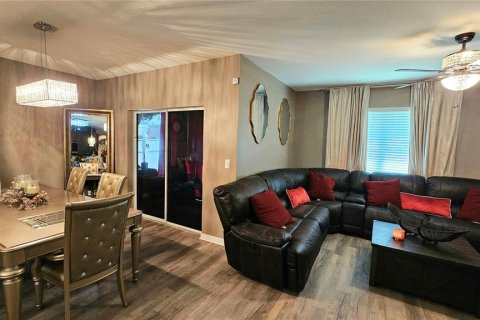 House in Tavares, Florida 4 bedrooms, 169.83 sq.m. № 2214816 - photo 29