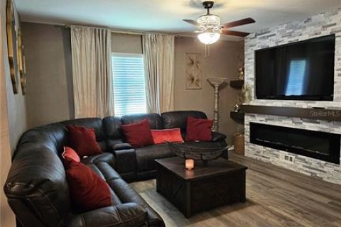 House in Tavares, Florida 4 bedrooms, 169.83 sq.m. № 2214816 - photo 28