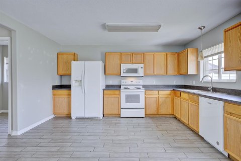 House in Lakeland, Florida 4 bedrooms, 268.02 sq.m. № 2196328 - photo 18