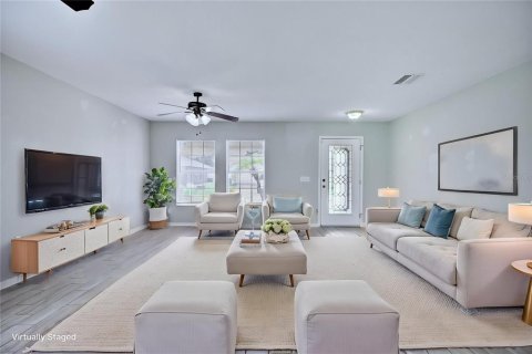 House in Lakeland, Florida 4 bedrooms, 268.02 sq.m. № 2196328 - photo 10