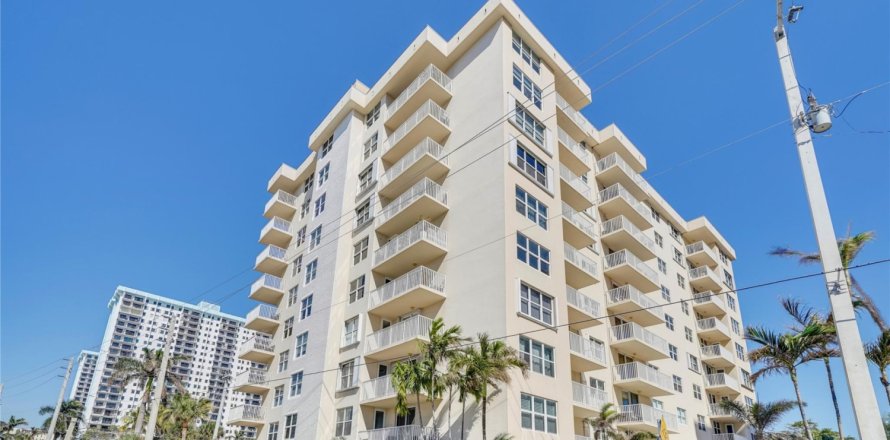 Condominio en Hollywood, Florida, 2 dormitorios  № 987401