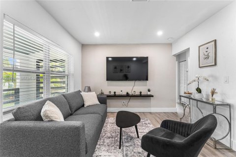 Villa ou maison à louer à Miami, Floride: 2 chambres, 65.03 m2 № 2258131 - photo 7