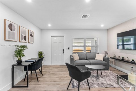 Villa ou maison à louer à Miami, Floride: 2 chambres, 65.03 m2 № 2258131 - photo 3