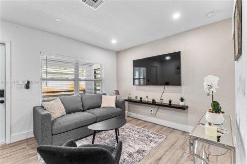 Villa ou maison à louer à Miami, Floride: 2 chambres, 65.03 m2 № 2258131 - photo 5