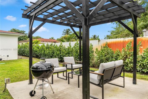 Villa ou maison à louer à Miami, Floride: 2 chambres, 65.03 m2 № 2258131 - photo 2