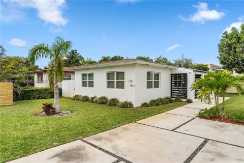 Villa ou maison à louer à Miami, Floride: 2 chambres, 65.03 m2 № 2258131 - photo 16