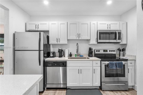 Villa ou maison à louer à Miami, Floride: 2 chambres, 65.03 m2 № 2258131 - photo 4