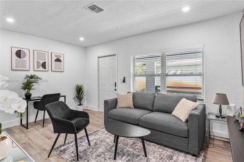 Villa ou maison à louer à Miami, Floride: 2 chambres, 65.03 m2 № 2258131 - photo 6