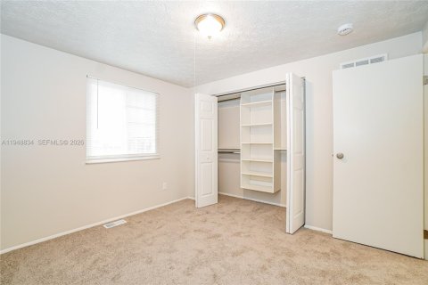 Снять в аренду виллу или дом в Лодерхилл, Флорида 2 спальни, 120.77м2, № 2004674 - фото 19