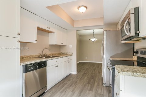 Снять в аренду виллу или дом в Лодерхилл, Флорида 2 спальни, 120.77м2, № 2004674 - фото 12