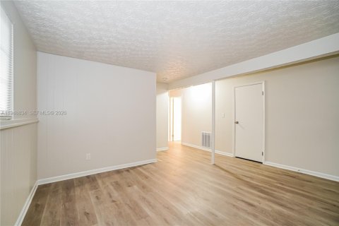 Снять в аренду виллу или дом в Лодерхилл, Флорида 2 спальни, 120.77м2, № 2004674 - фото 27