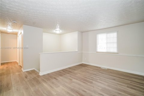 Снять в аренду виллу или дом в Лодерхилл, Флорида 2 спальни, 120.77м2, № 2004674 - фото 7