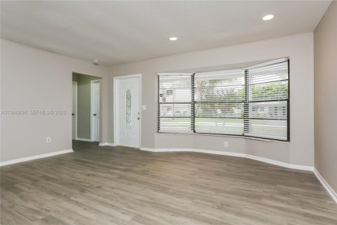 Снять в аренду виллу или дом в Лодерхилл, Флорида 2 спальни, 120.77м2, № 2004674 - фото 6