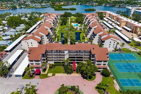 Condo in Sarasota, Florida, 2 bedrooms № 2238571