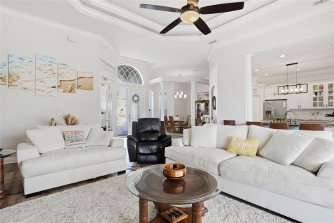 House in Spring Hill, Florida 4 bedrooms, 295.71 sq.m. № 2211763 - photo 13