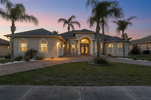House in Spring Hill, Florida 4 bedrooms, 295.71 sq.m. № 2211763 - photo 12