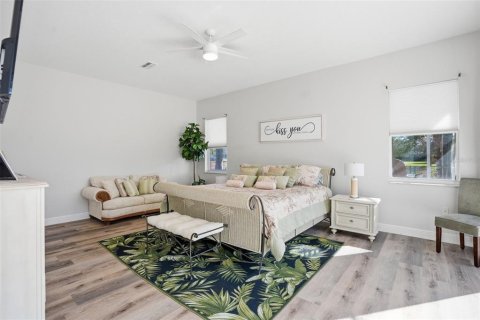 House in Spring Hill, Florida 4 bedrooms, 295.71 sq.m. № 2211763 - photo 24