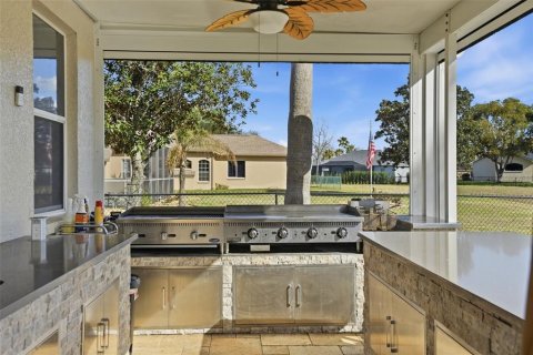 House in Spring Hill, Florida 4 bedrooms, 295.71 sq.m. № 2211763 - photo 9