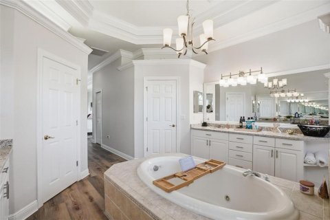 House in Spring Hill, Florida 4 bedrooms, 295.71 sq.m. № 2211763 - photo 23