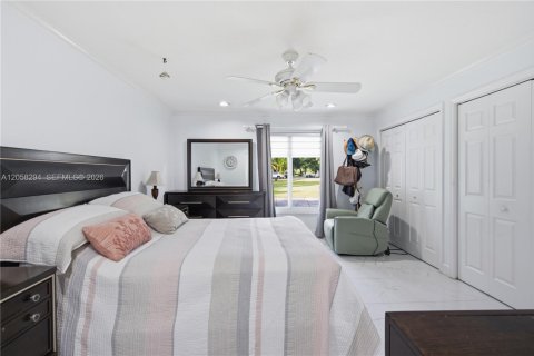 House in Lutz, Florida 5 bedrooms, 408.86 sq.m. № 2177589 - photo 28