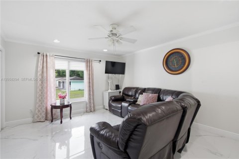House in Lutz, Florida 5 bedrooms, 408.86 sq.m. № 2177589 - photo 27