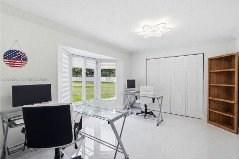 House in Lutz, Florida 5 bedrooms, 408.86 sq.m. № 2177589 - photo 19