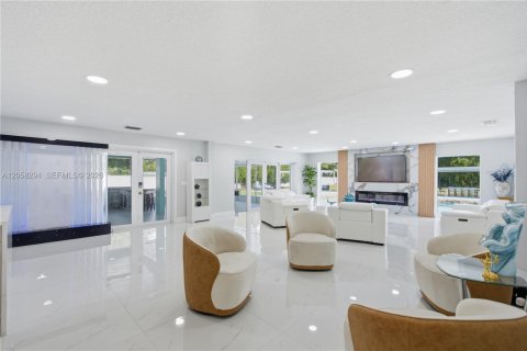 House in Lutz, Florida 5 bedrooms, 408.86 sq.m. № 2177589 - photo 6