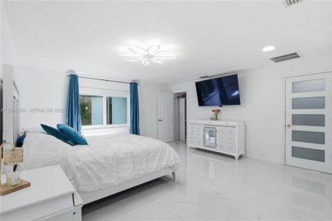 House in Lutz, Florida 5 bedrooms, 408.86 sq.m. № 2177589 - photo 14