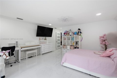 House in Lutz, Florida 5 bedrooms, 408.86 sq.m. № 2177589 - photo 23