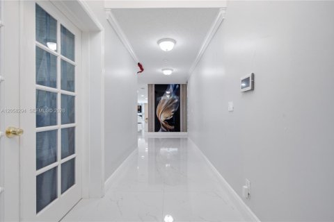 House in Lutz, Florida 5 bedrooms, 408.86 sq.m. № 2177589 - photo 4
