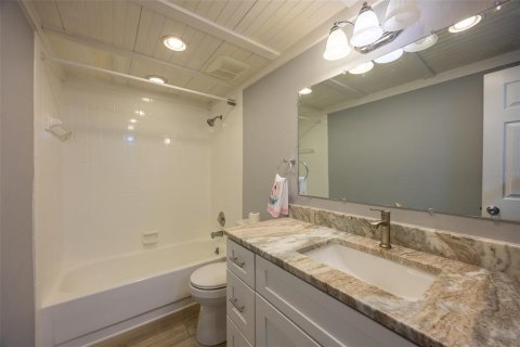 Condo in Cape Coral, Florida, 2 bedrooms  № 1717736 - photo 18