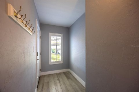 Condo in Cape Coral, Florida, 2 bedrooms  № 1717736 - photo 7