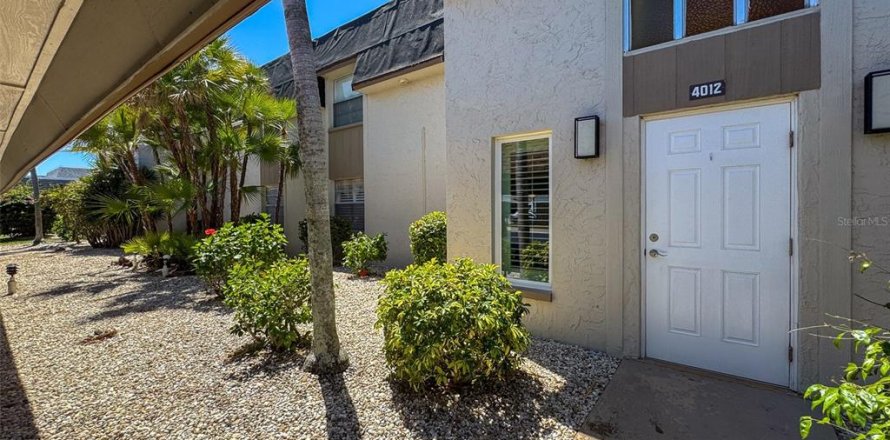 Condo in Cape Coral, Florida, 2 bedrooms № 1717736
