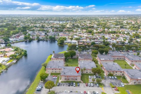 Apartment in Miami, Florida 3 bedrooms, 88.44 sq.m. № 1952621 - photo 19
