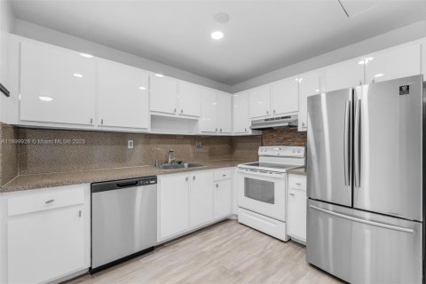 Apartment in Miami, Florida 3 bedrooms, 88.44 sq.m. № 1952621 - photo 6