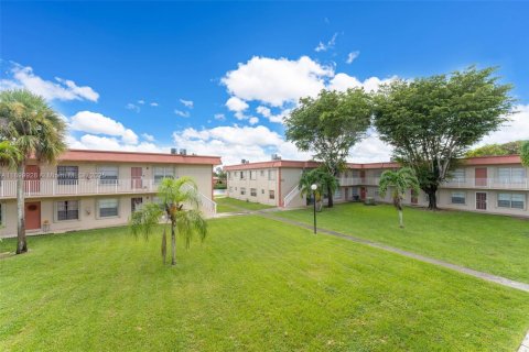 Apartment in Miami, Florida 3 bedrooms, 88.44 sq.m. № 1952621 - photo 17