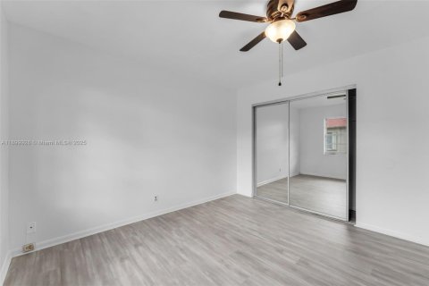 Apartment in Miami, Florida 3 bedrooms, 88.44 sq.m. № 1952621 - photo 10