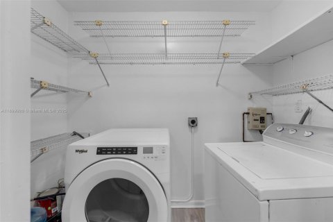 Apartment in Miami, Florida 3 bedrooms, 88.44 sq.m. № 1952621 - photo 15