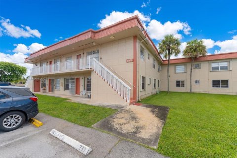 Apartment in Miami, Florida 3 bedrooms, 88.44 sq.m. № 1952621 - photo 16