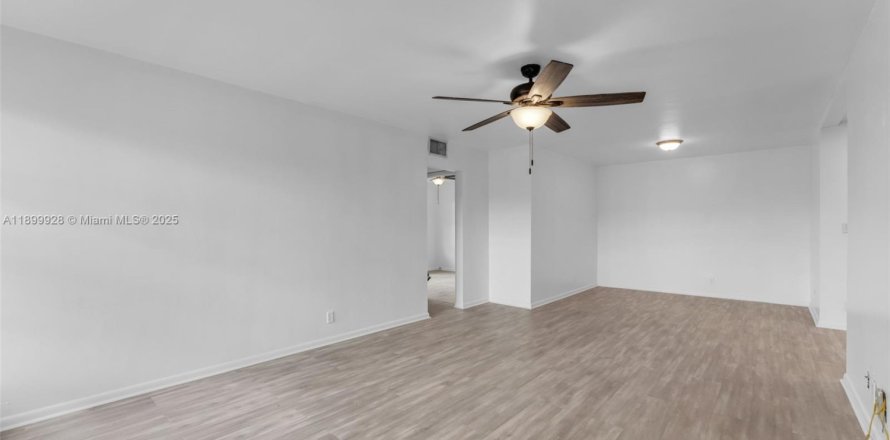 Apartment in Miami, Florida 3 bedrooms, 88.44 sq.m. № 1952621