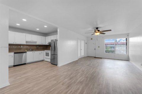 Apartment in Miami, Florida 3 bedrooms, 88.44 sq.m. № 1952621 - photo 5