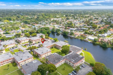 Apartment in Miami, Florida 3 bedrooms, 88.44 sq.m. № 1952621 - photo 21