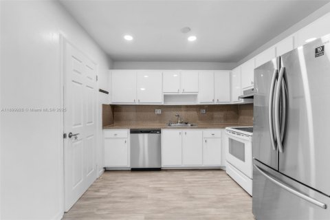 Apartment in Miami, Florida 3 bedrooms, 88.44 sq.m. № 1952621 - photo 7