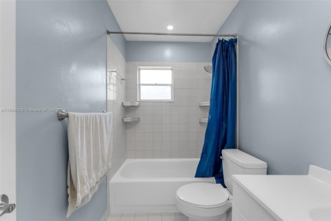 Apartment in Miami, Florida 3 bedrooms, 88.44 sq.m. № 1952621 - photo 12