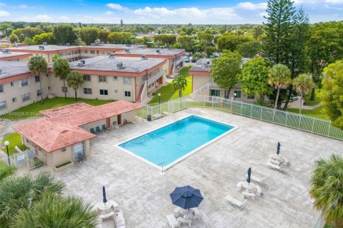 Apartment in Miami, Florida 3 bedrooms, 88.44 sq.m. № 1952621 - photo 25
