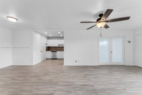 Apartment in Miami, Florida 3 bedrooms, 88.44 sq.m. № 1952621 - photo 8